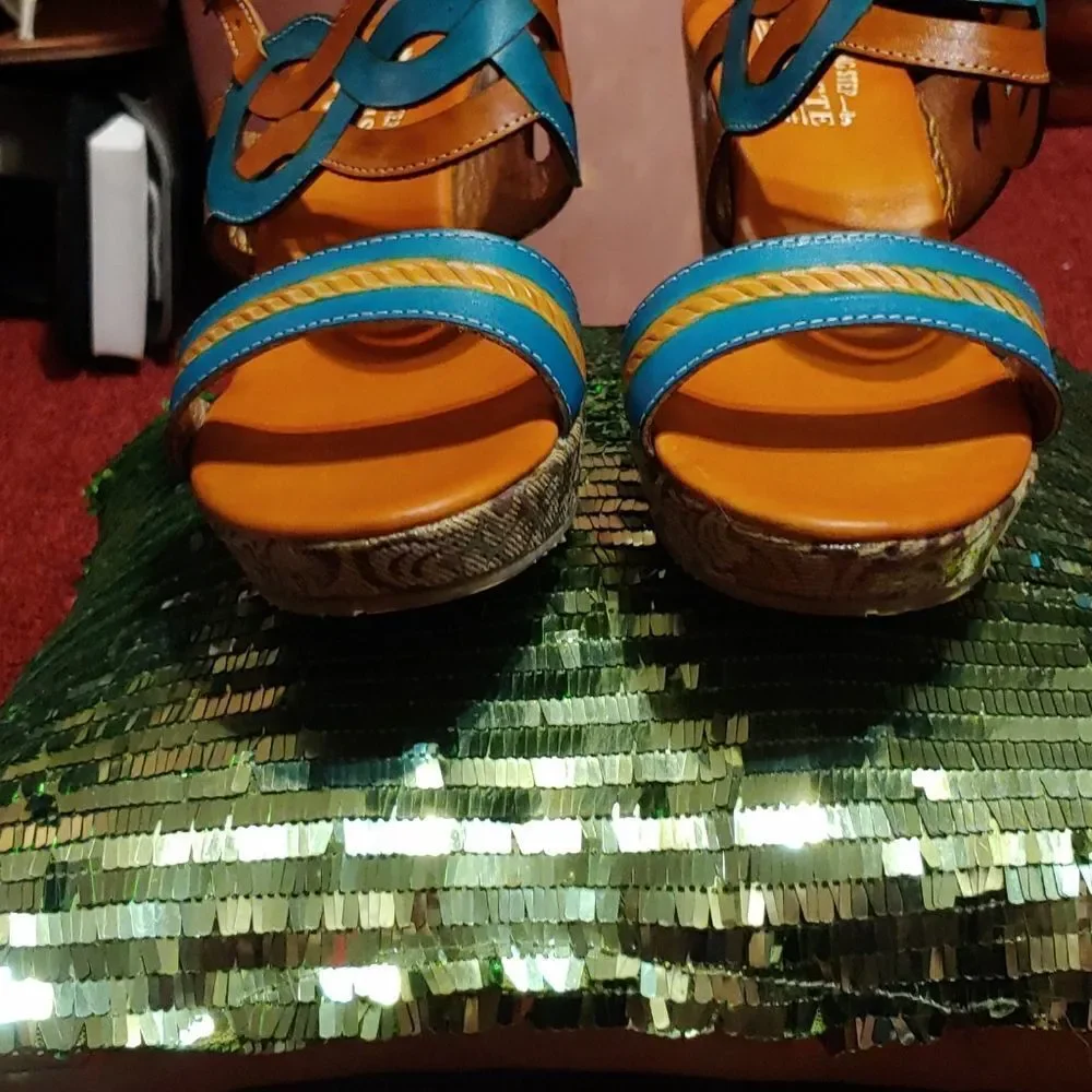 L'artise spring step sandals,soft buttery leather!!!